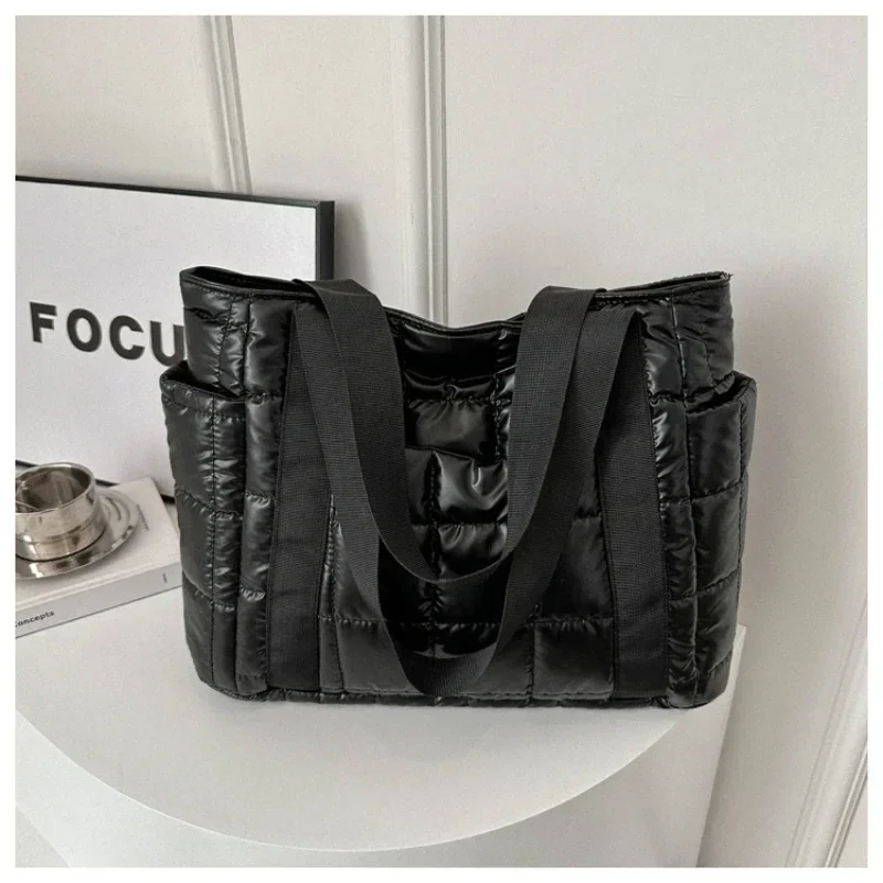 Interior Design Warm - Space Padded Women Shoulder Bags For